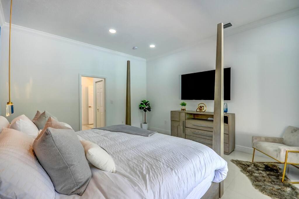 Miami 5Br Villa W Heated Pool, Games & Bbq L01 卡特勒里奇 外观 照片